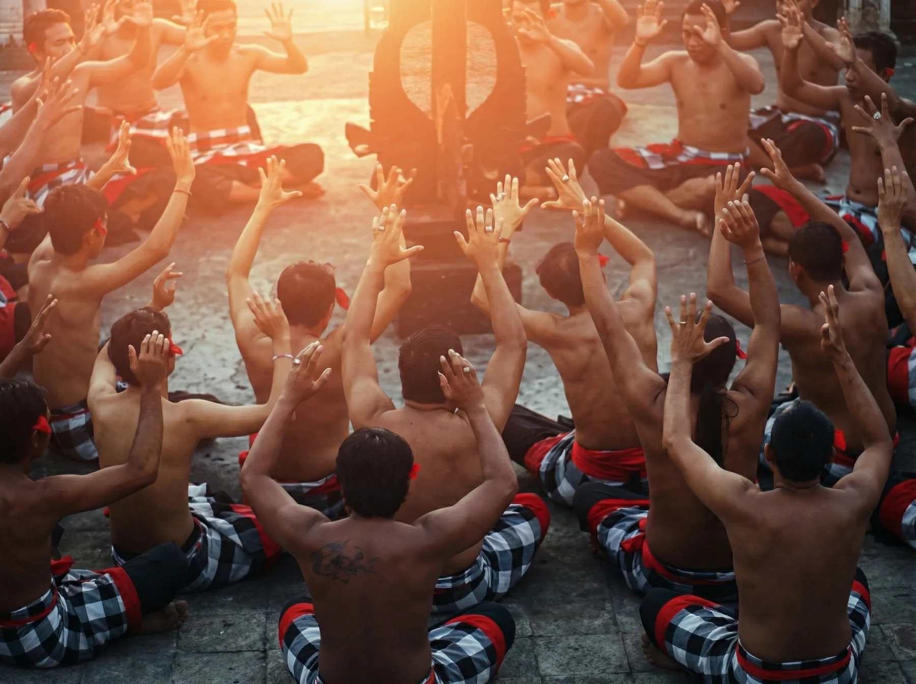 バリ伝統のケチャックダンス